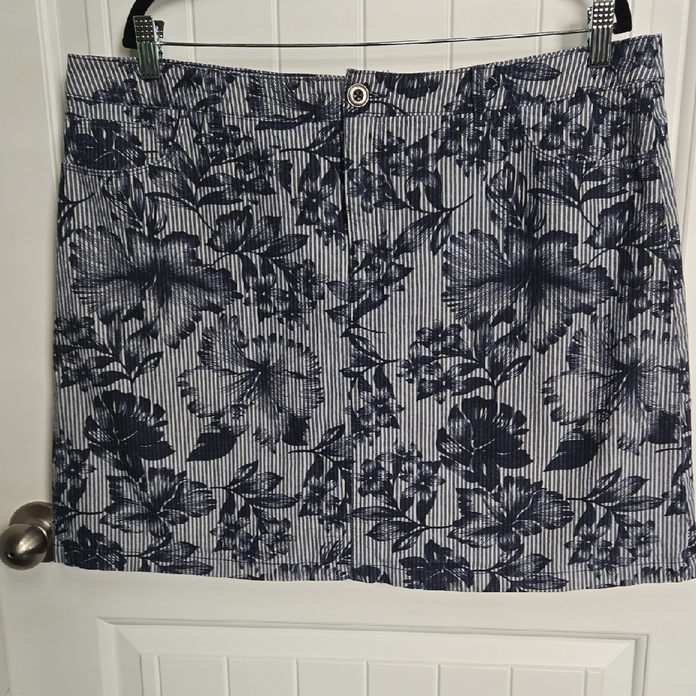 Croft & Barrow Navy & White Floral Pinstripe Skort Classic 100% Cotton Preppy